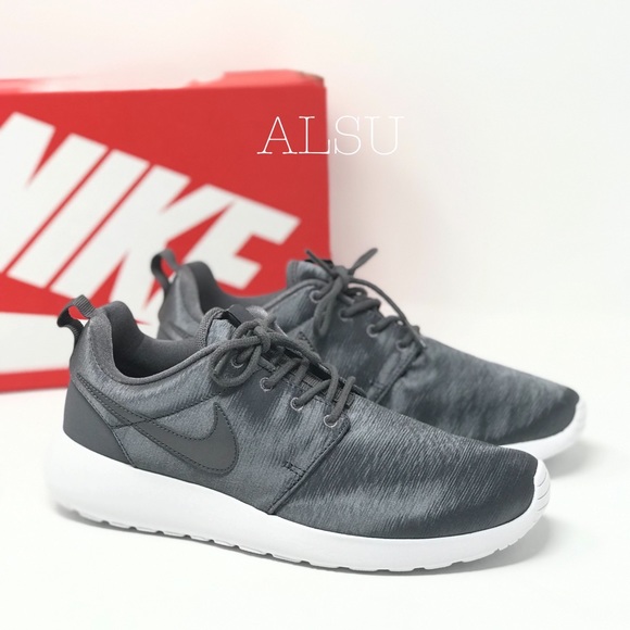 NWT Nike Roshe One PRM Gunsmoke White W AUTHENTIC - Picture 5 of 8